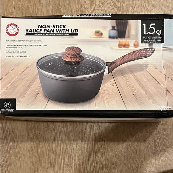 Non-Stick Sauce Pan with Lid - Picture 1 of 2